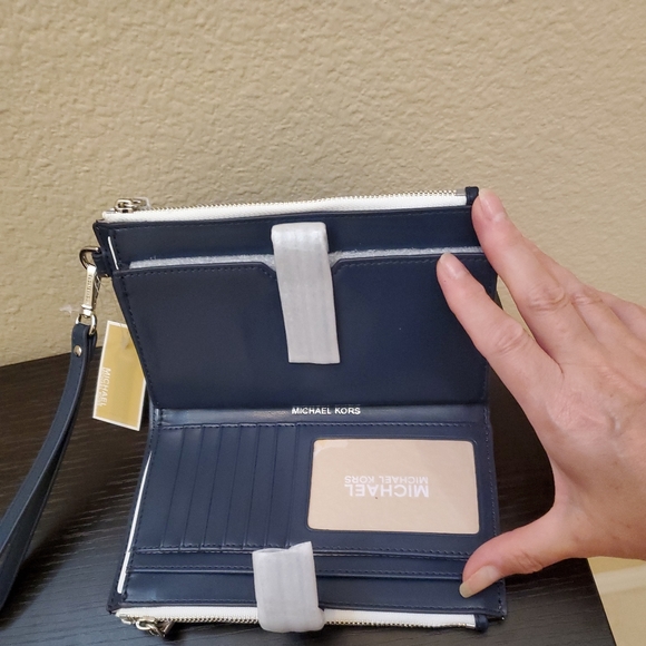 - Michael kors Signature Jet Set Double Zip Wristlet Wallet - Picture 13 of 13